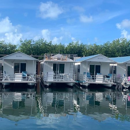 Aqua Lodges At Hurricane Hole Marina Сток-Айленд Экстерьер фото